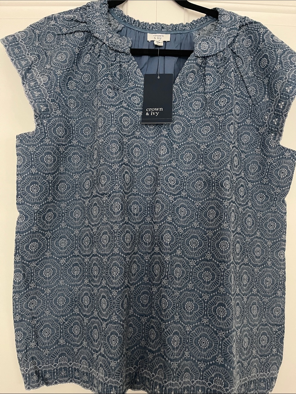 crown & ivy Blue Circular Lace-Print Cap Sleeve Blouse